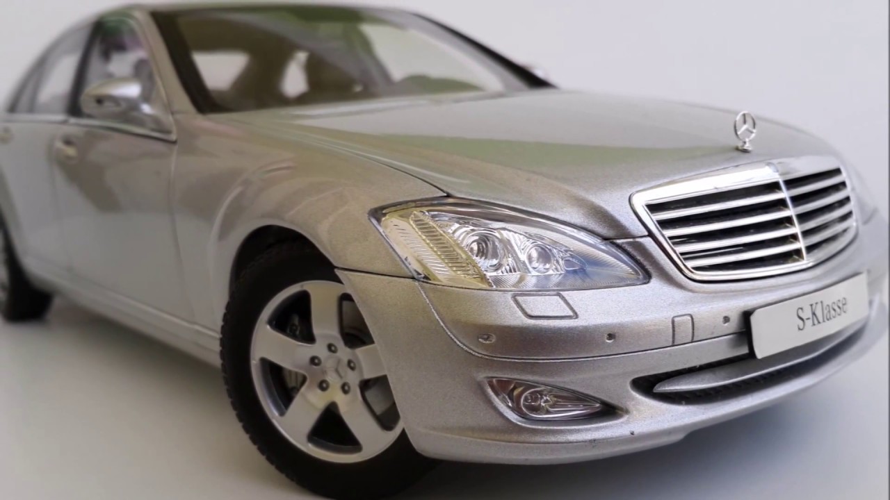 1:18 AUTOart Mercedes-Benz S-Klasse W221 Diecast Model