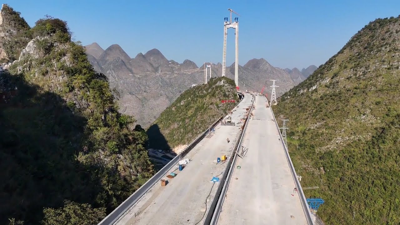 The Huajiang section of the Liu'an Expressway in Guizhou, China.中國貴州六安高速花江段。
