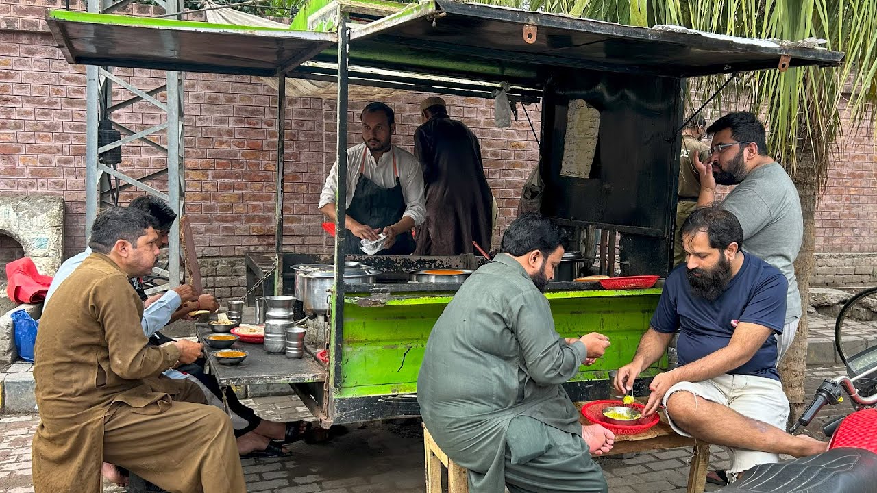 AUTO VAN FOOD at Roadside Pakistani Street Food Recipes 😍 Viral Collection | Lahore & Karachi Food
