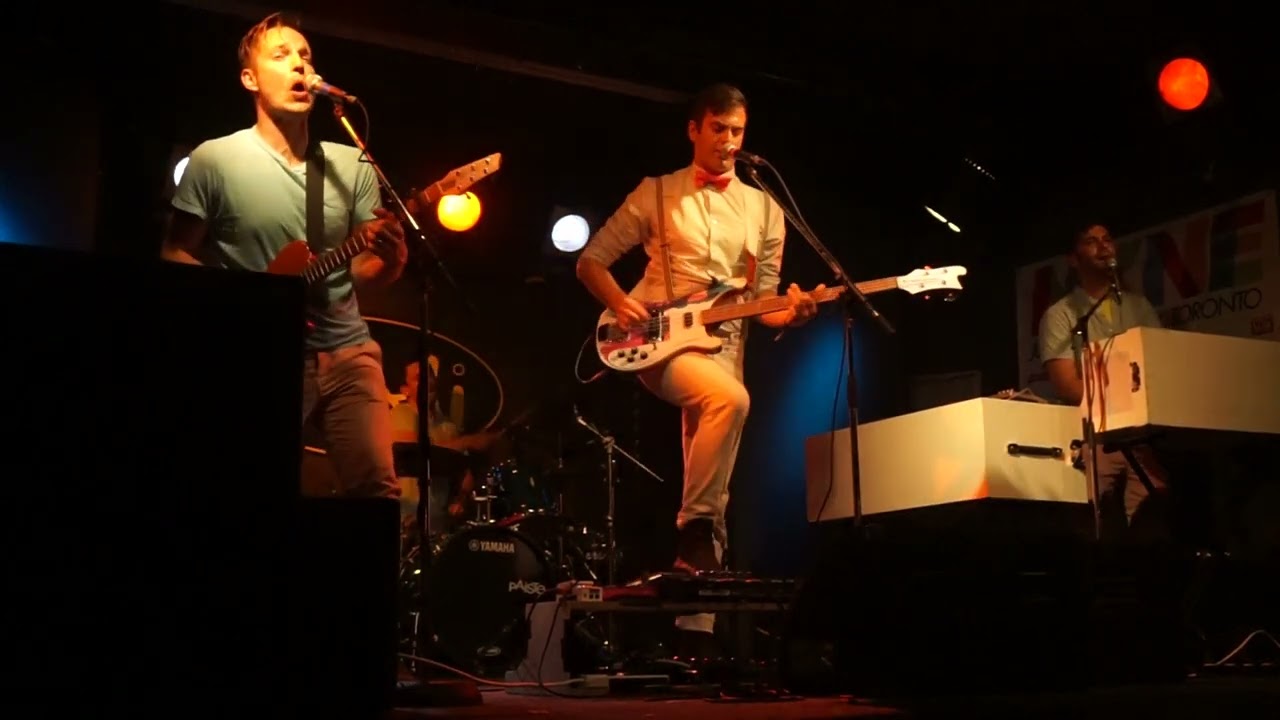 Indicator Indicator - NXNE 2015 - Rivoli (Toronto) - Normal