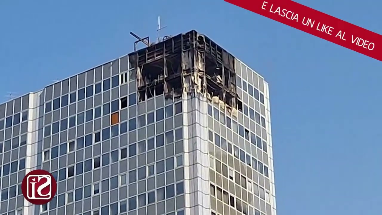 INCENDIO AL CENTRO DIREZIONALE DI NAPOLI: A FUOCO DUE PIANI DI UN EDIFICIO