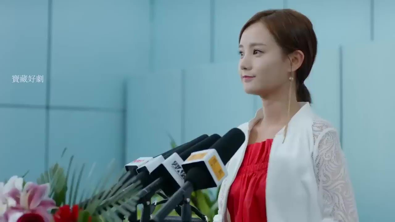 20歲女孩嫁給50歲億萬富豪，被逼當眾承認自己是拜金女  