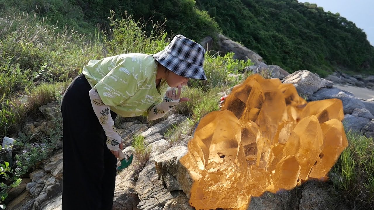 What a lucky day in 2026! I knocked on a stone and unearthed a hidden surprise!  #crystals