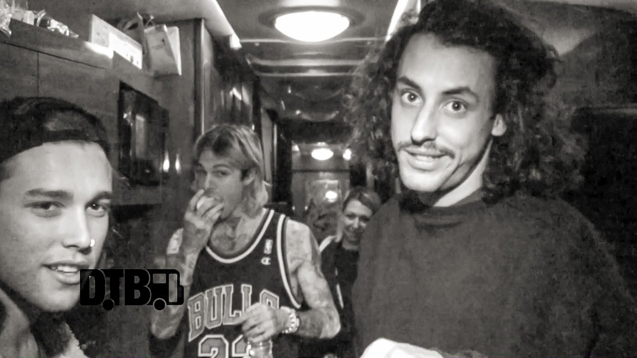 The Neighbourhood - BUS INVADERS Ep. 879