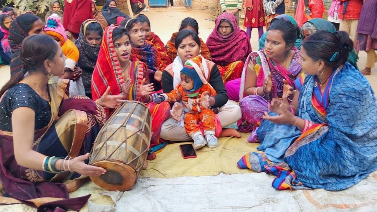 गाँव-देहात में देखिये सोहर गीत कैसे गाया जाता है, किरन सिंह का सोहर गीत। @kr9music