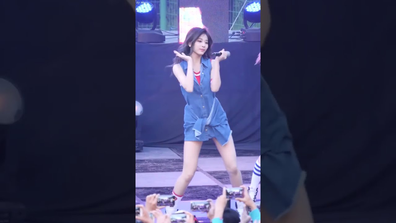 160525 트와이스 (TWICE) OOH-AHH하게 (Like OOH-AHH)  [쯔위] Tzuyu 직캠 Fancam (용인대학교축제) by Mera