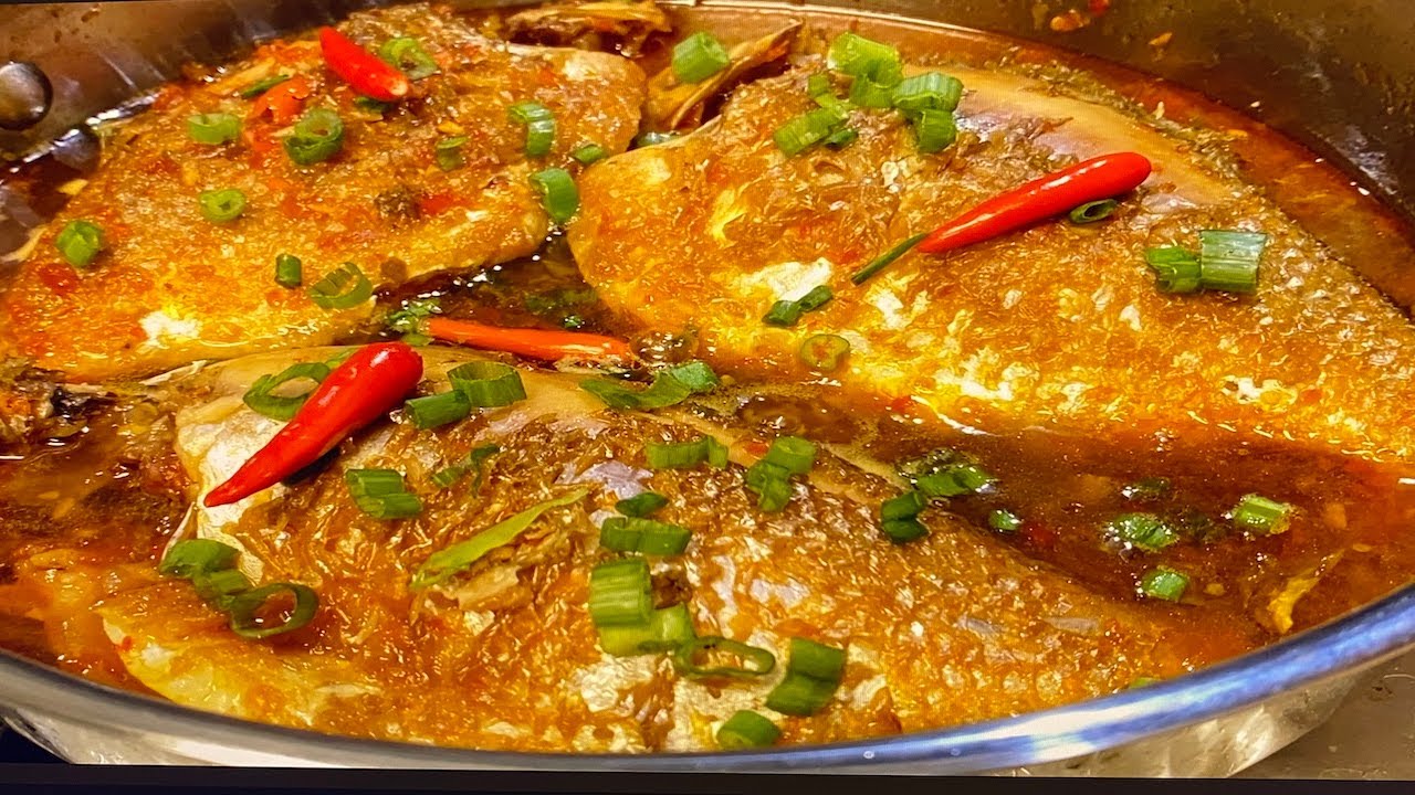 Cá he kho lạc hương vị béo của cá cay cay của ớt, chang nước cá vô chén cơm nóng ăn tới đáy nồi cơm
