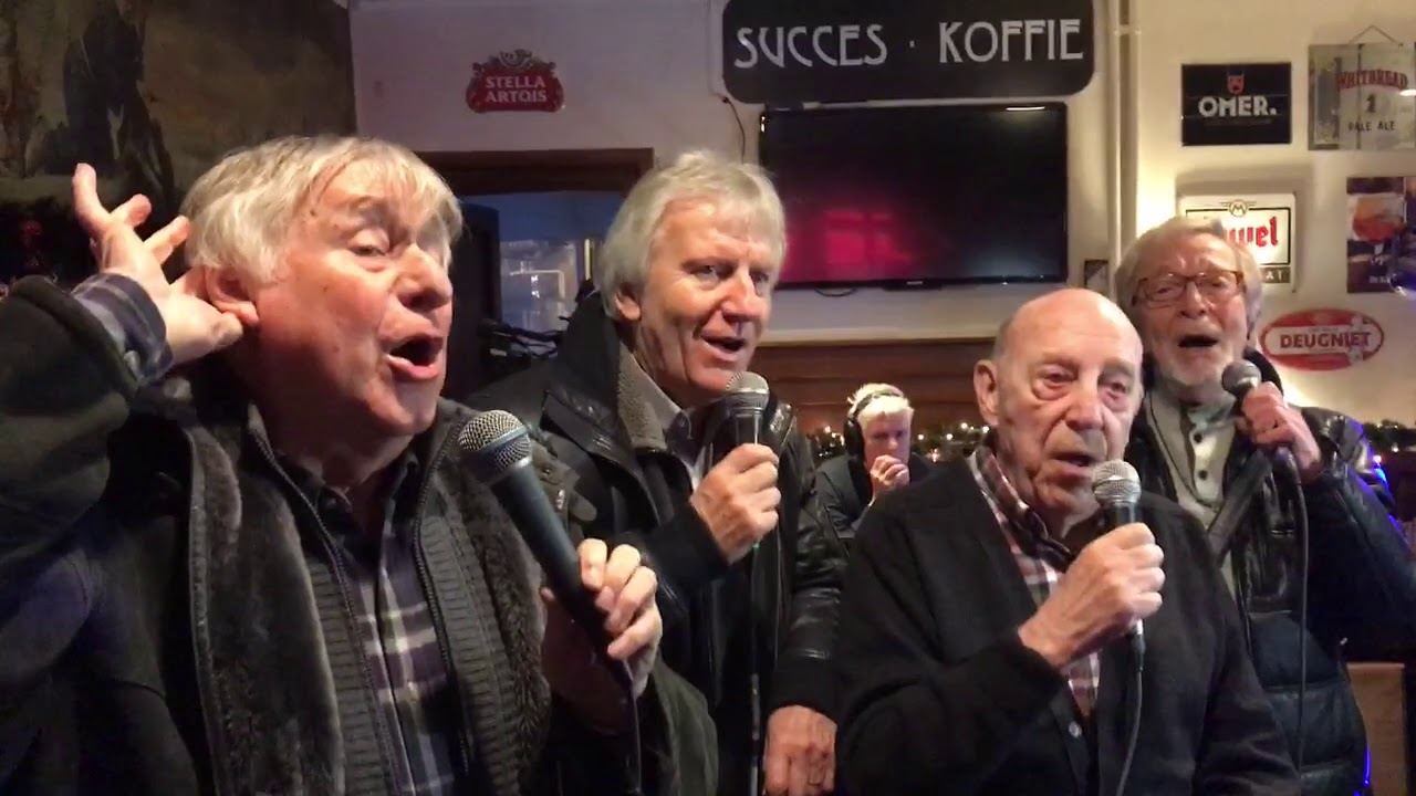 De Strangers in cafe Den Bengel