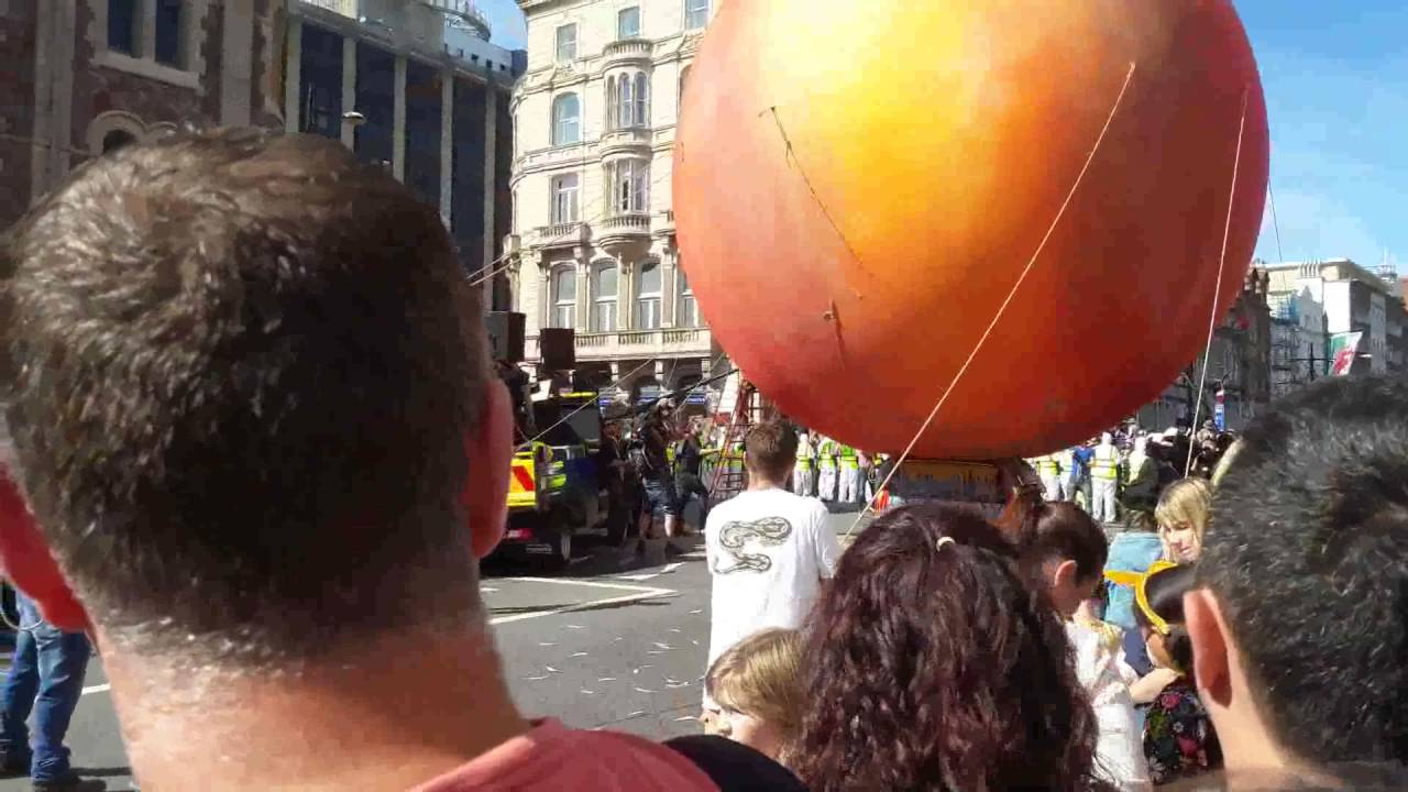 2016 Giant Peach Crashes onto a Volvo in Cardiff!