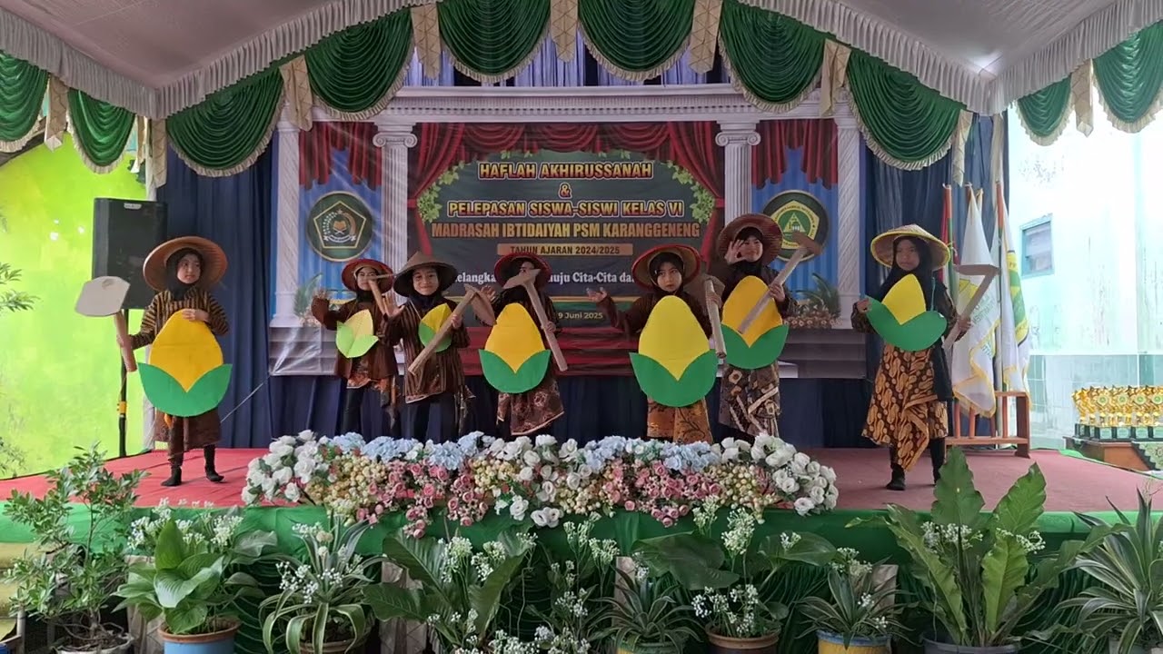 TARI MENANAM JAGUNG DARI KELAS 2