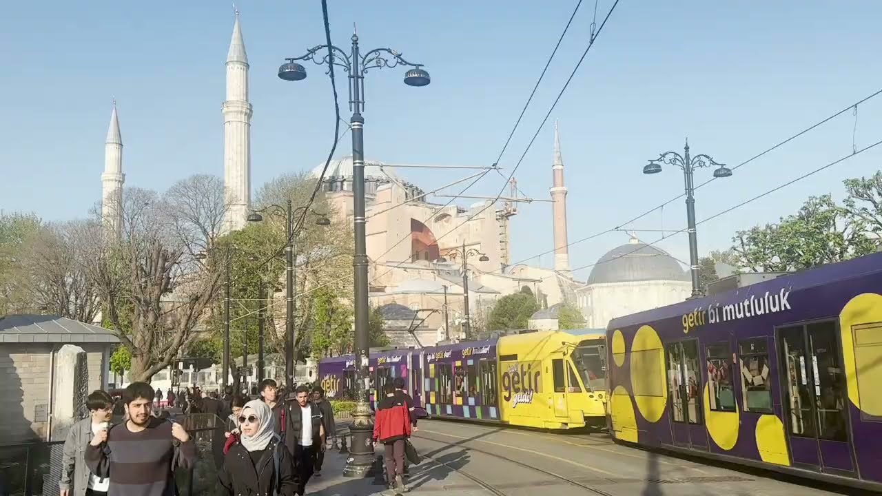 Istanbul, Turquie, Tramway et Mosquée Sainte Sophie