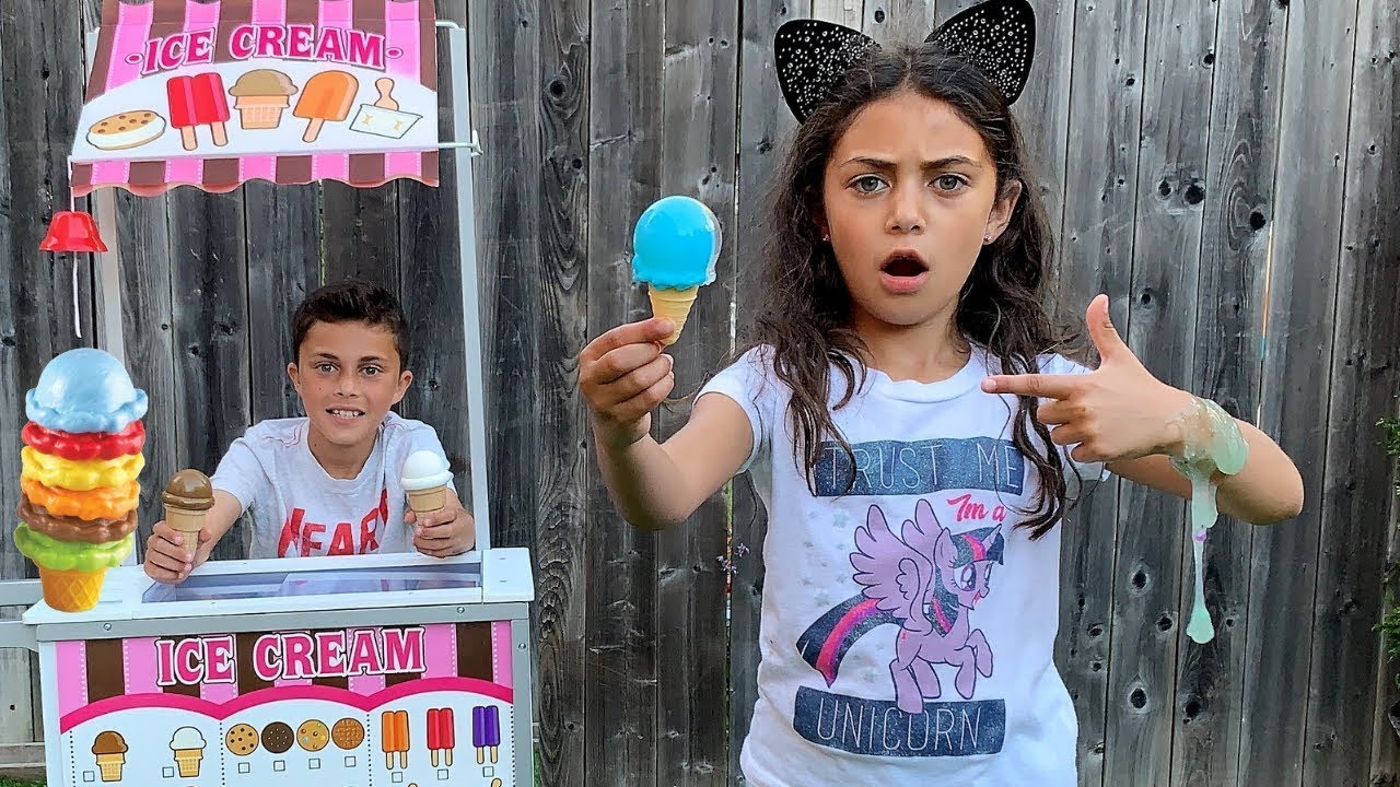 Heidi compra y prueba diferentes helados | Historia divertida para niños