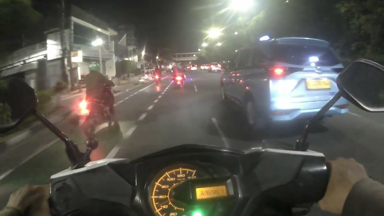 Jakarta Night Suasana Malam Hari yang Tetap Sibuk Meski Warga Sudah Banyak Yang Berangkat Mudik
