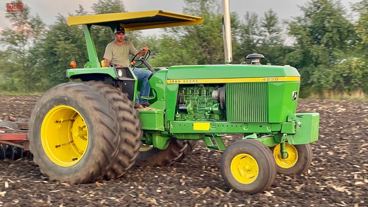 JOHN DEERE 4230 Tractor Disking