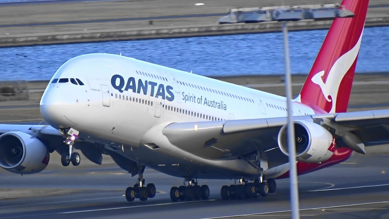 Qantas  A380-800 start-up, taxi and takeoff I Sydney Airport  17/8/15