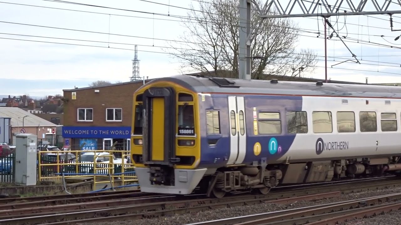 The Class 158 'Express Sprinter' (2-Car) NORTHERN No.158861 was arrives at Carlisle Citadel Station.