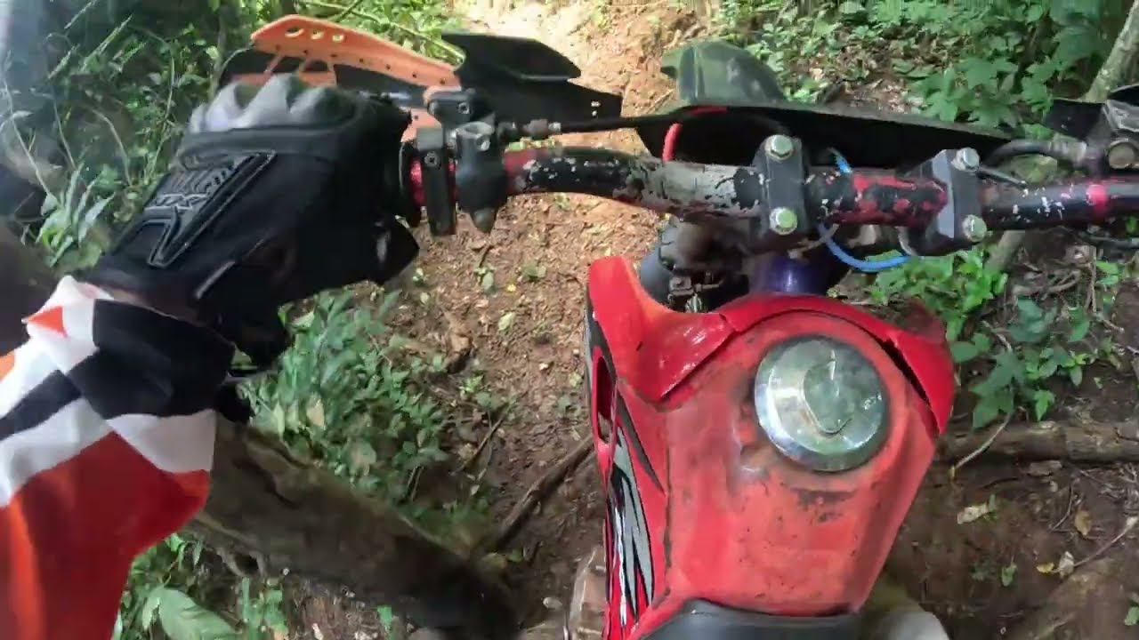 Uma trilha de moto na terça-feira de carnaval