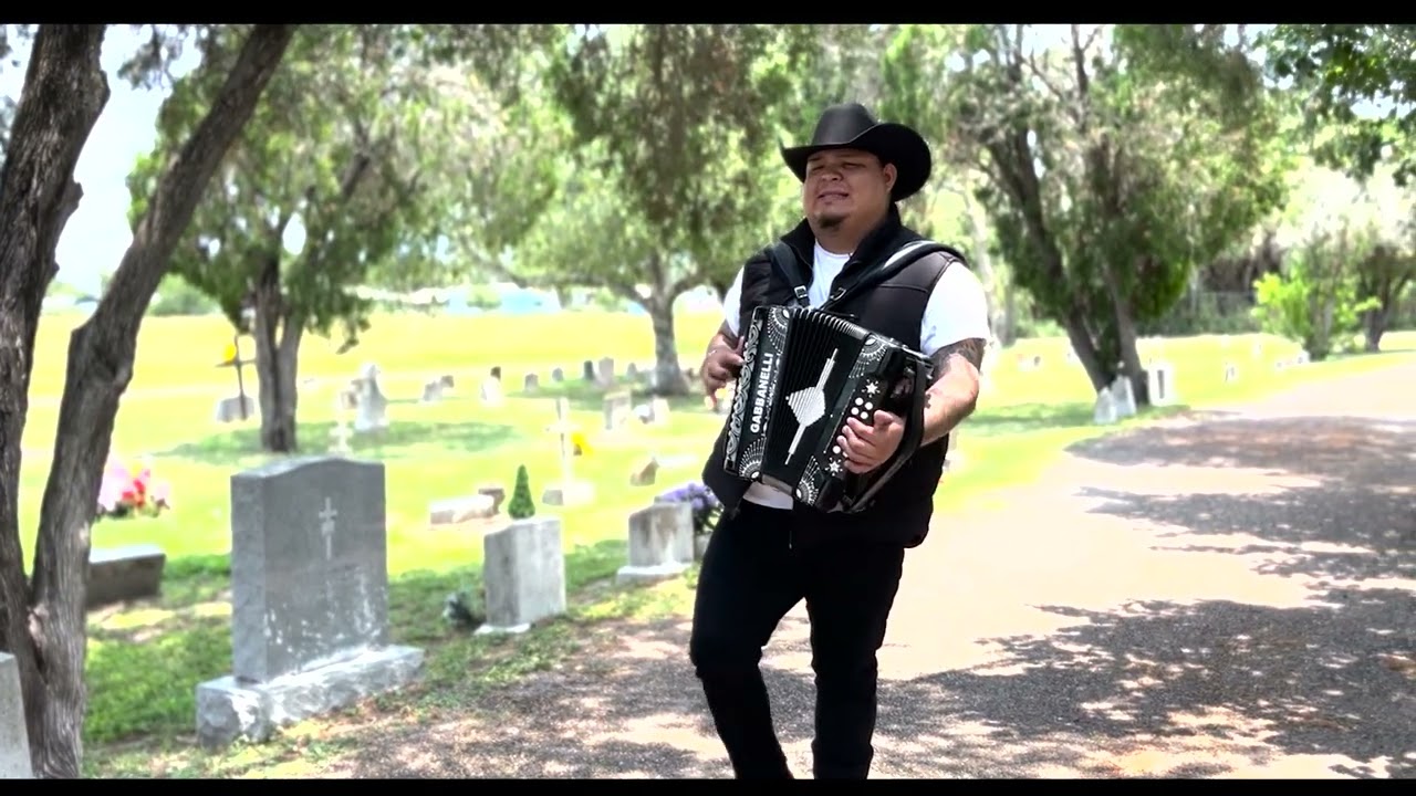 Lupe Saenz Jr  - Te Extrano Papa Official Video