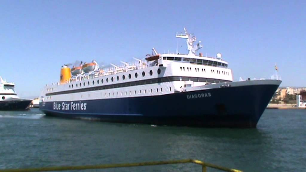 Diagoras (Blue Star ferries) meets Highspeed 5 at Piraeus port