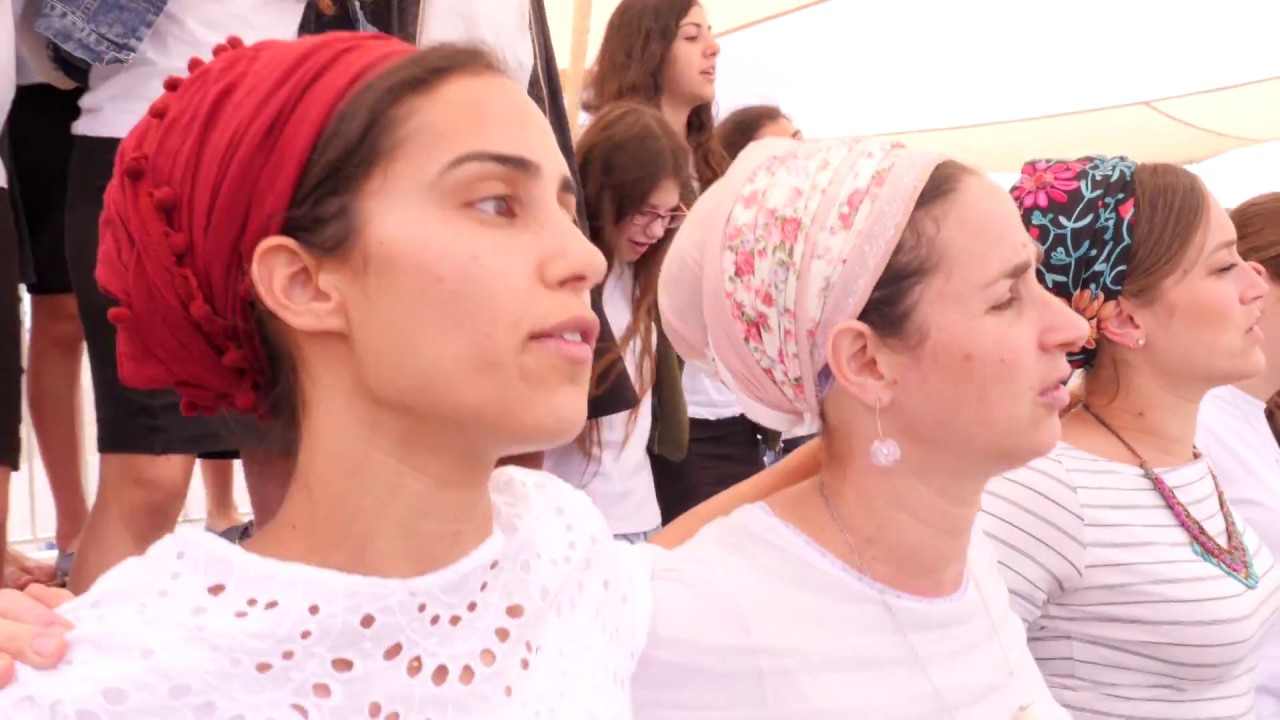 צוות ובנות אמי