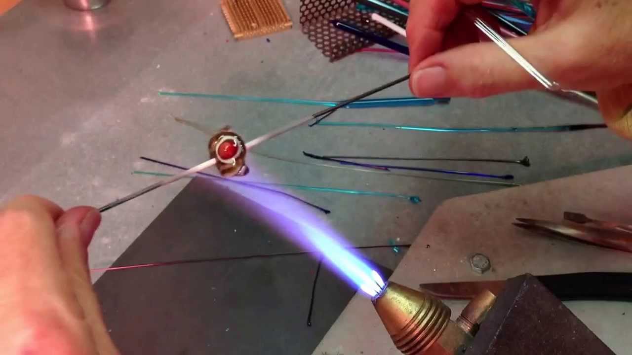 Lampwork Tutorial: Silver Glass Striking, Reducing & Encasing Secrets