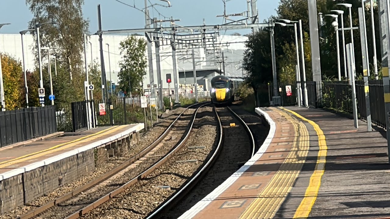 Great Western Railway Trains at Thatcham on October 29th 2022