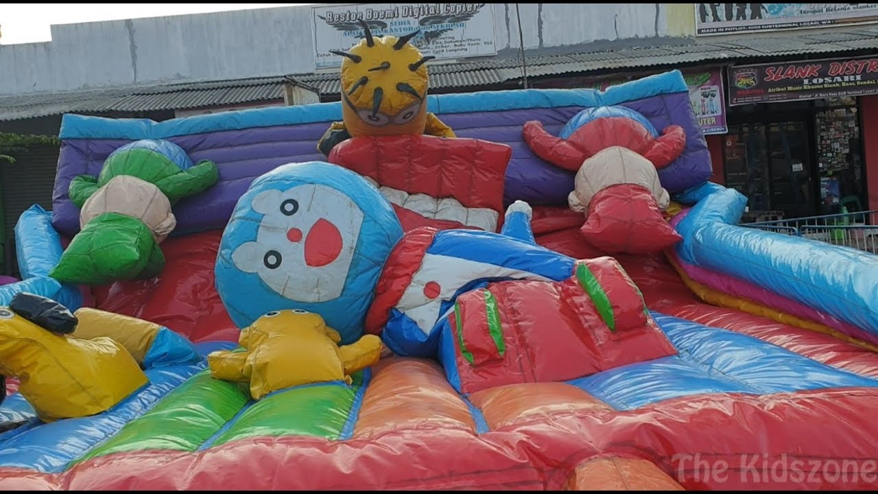 Wow See A Balloon Castle Being Inflated Turns Into A Giant | The Kidszone