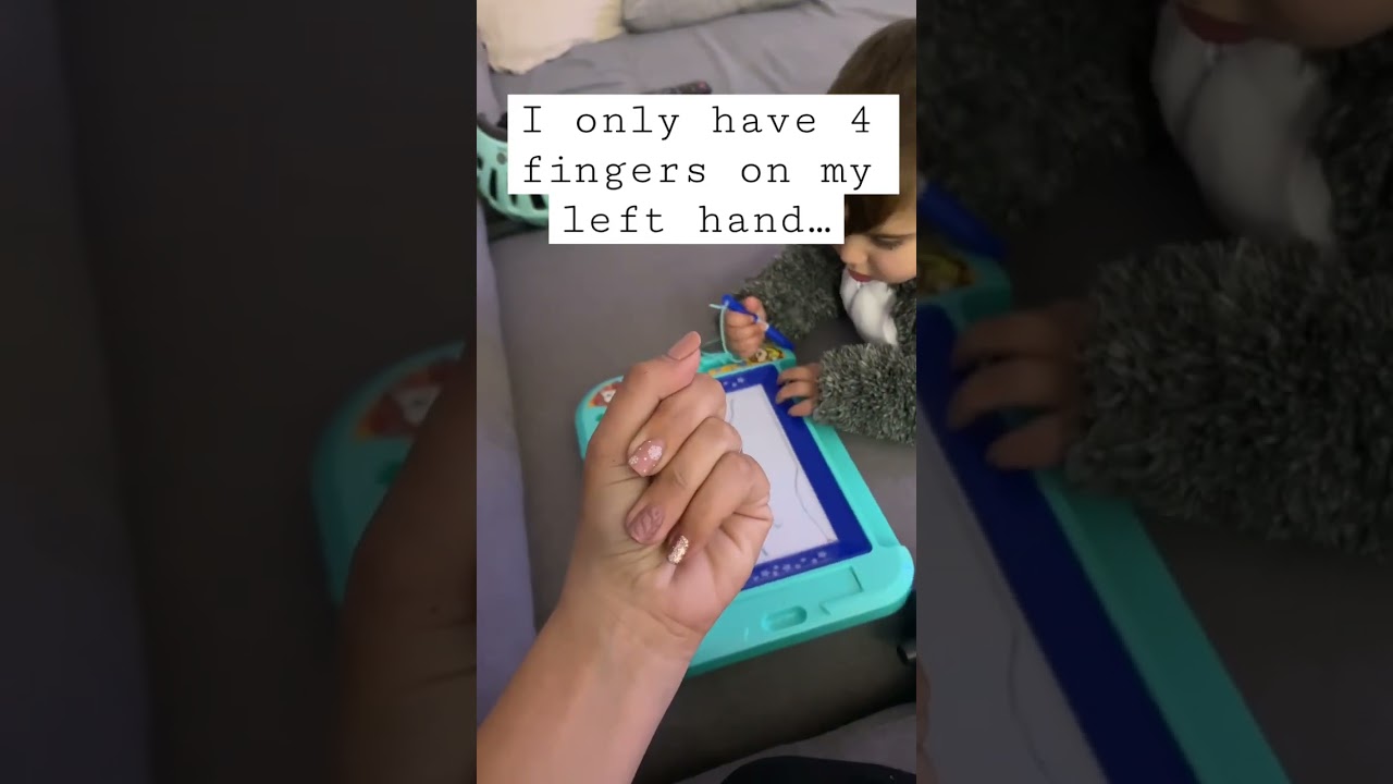 Tengo 4 dedos / 4 fingers #shorts #bromas #jokes #4dedos