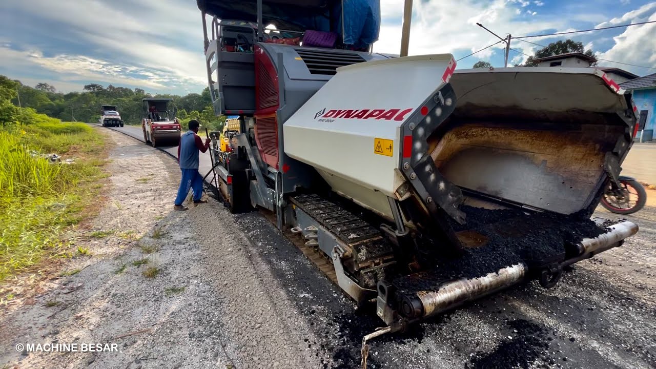 PROSES PENGASPALAN JALAN LINTAS HUTAN KALIMANTAN