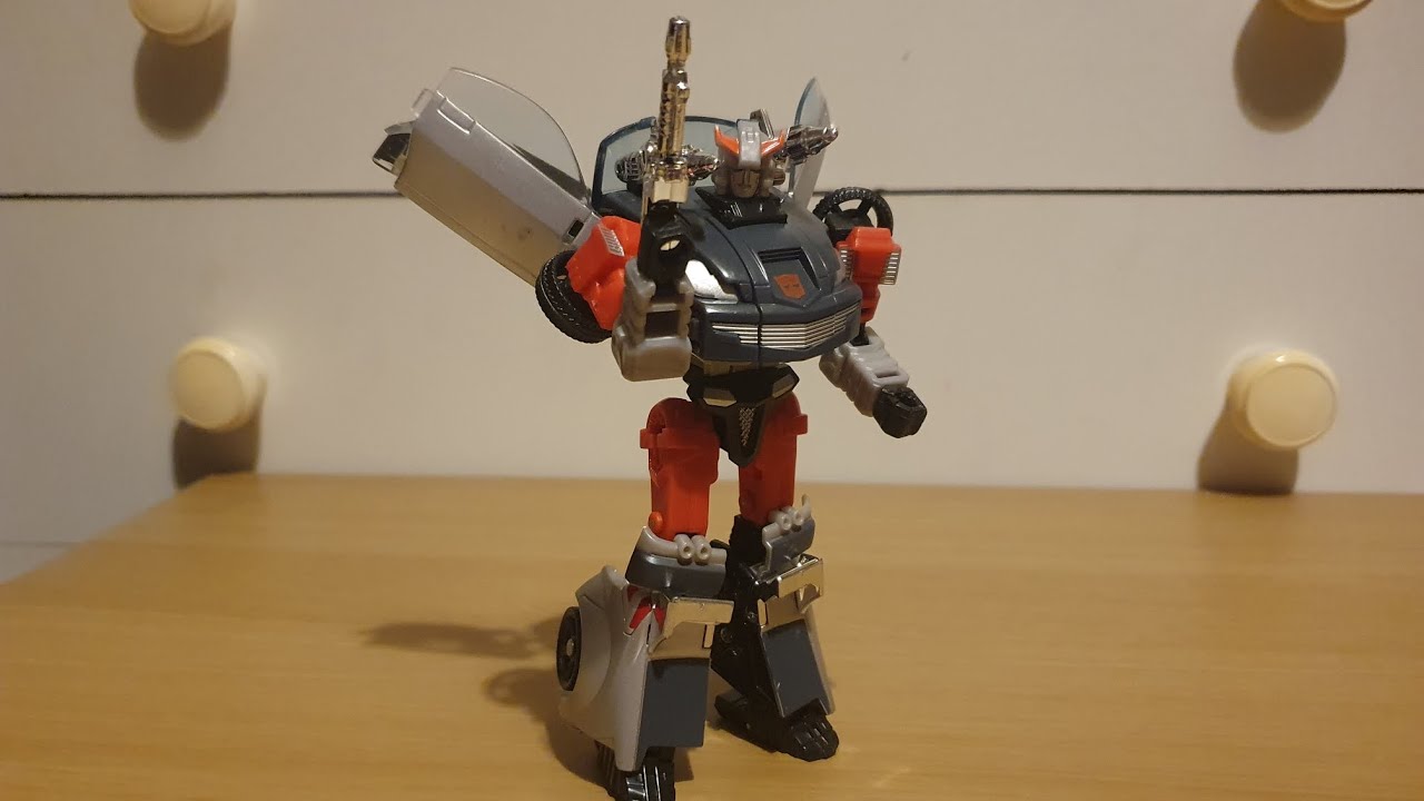 Transformers Reviews - Henkei! Henkei! Bluestreak