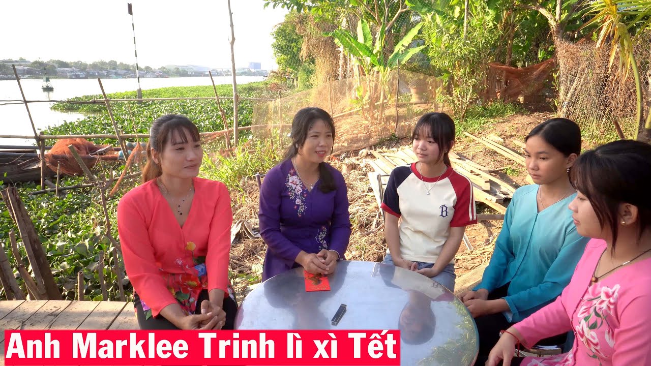 Bất Ngờ Anh Marklee Trinh Lì Xì Tết Sớm cho 1 Bé Rất Năng Nổ và Ham Học Hỏi