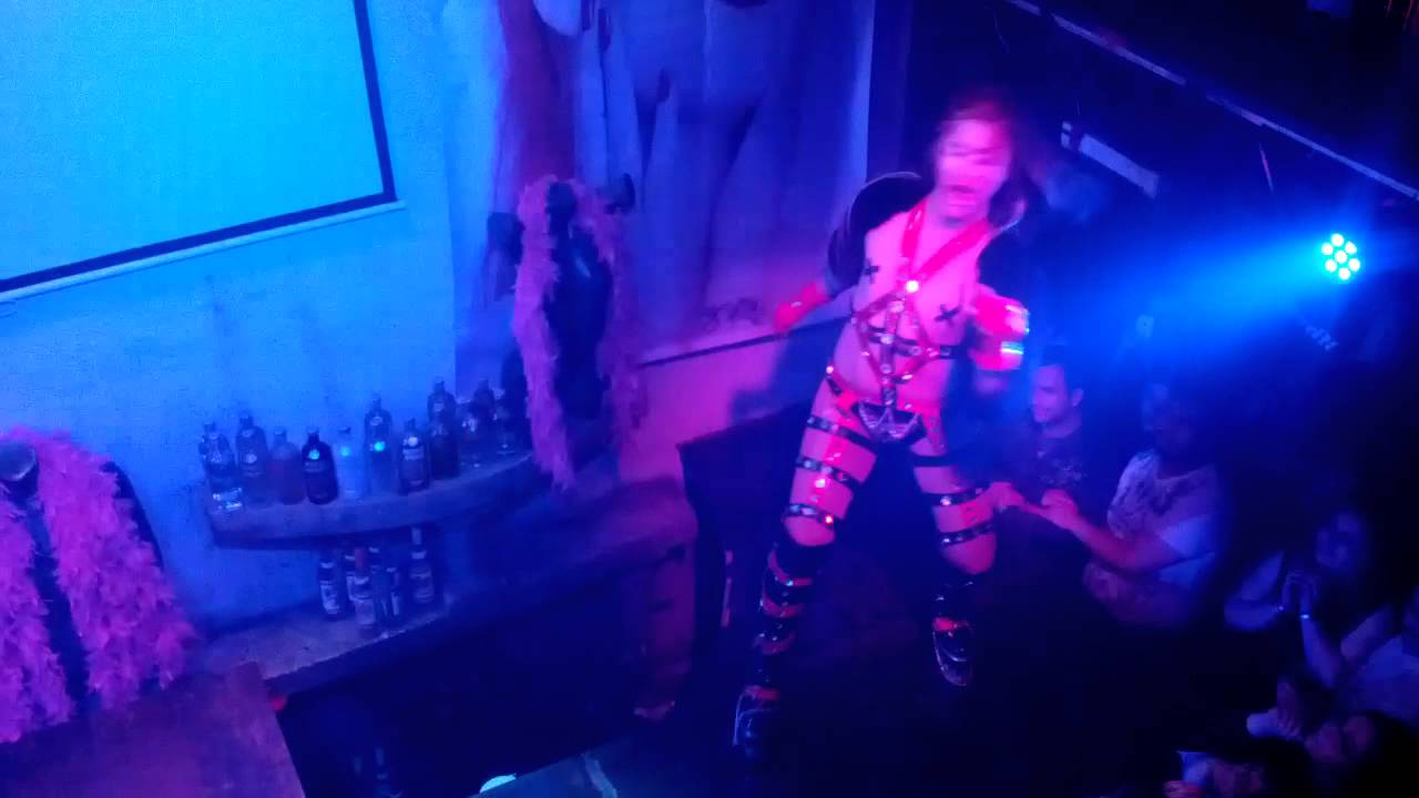 Ur&aacute;n Drag Queen, Pagano Nov. 2013