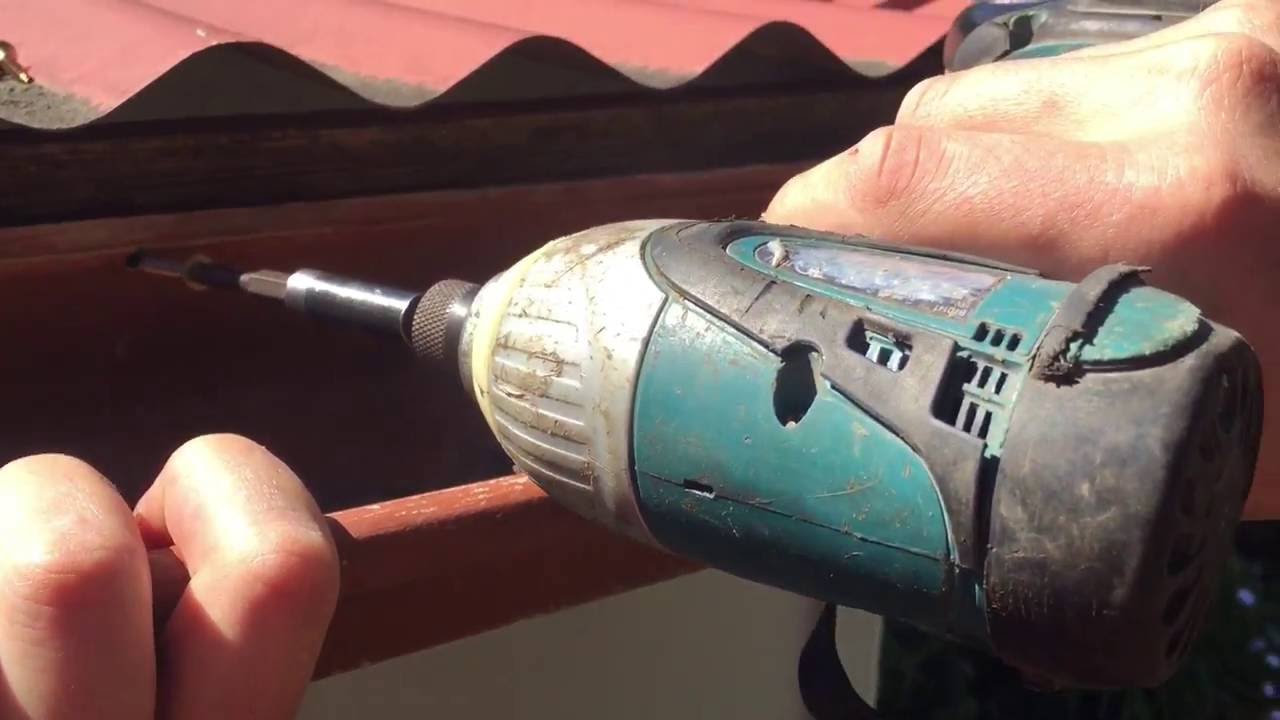How to repair a falling down gutter