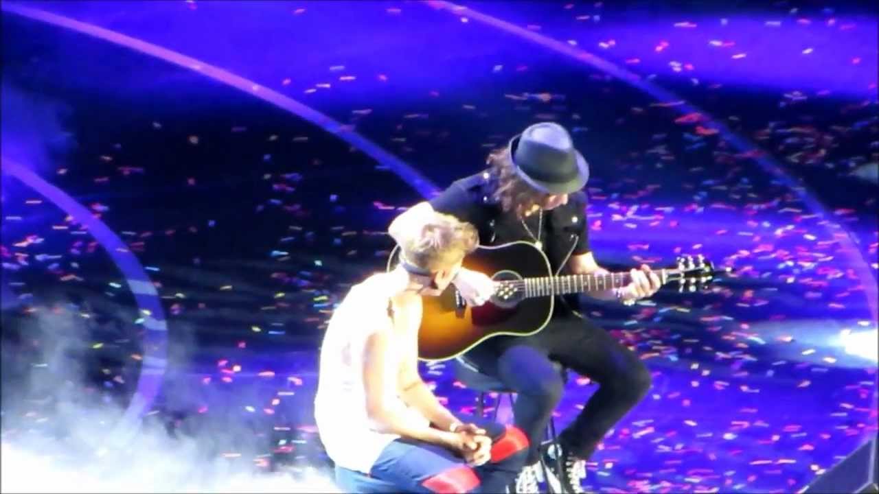 Justin Bieber: "Christmas Eve" & "Mistletoe" - Z100 Jingle Ball Madison Square Garden NYC 12/7/12