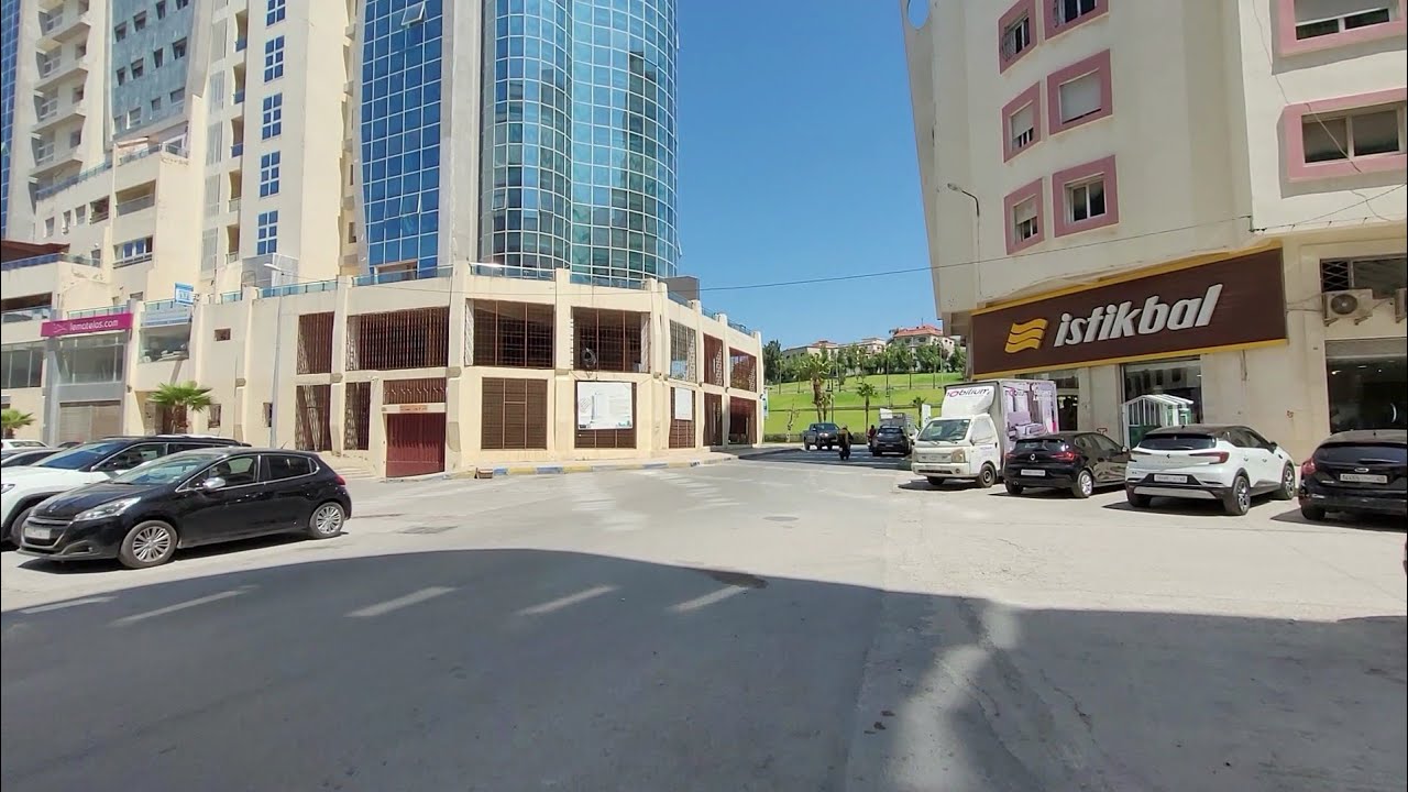 شقة للبيع وسط طنجة شارع مولاي عبد العزيز المساحة 147 م الثمن فيه المفاهمة....