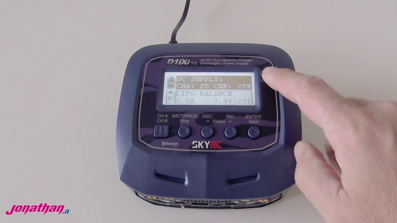 il caricabatterie Skyrc D100 V2