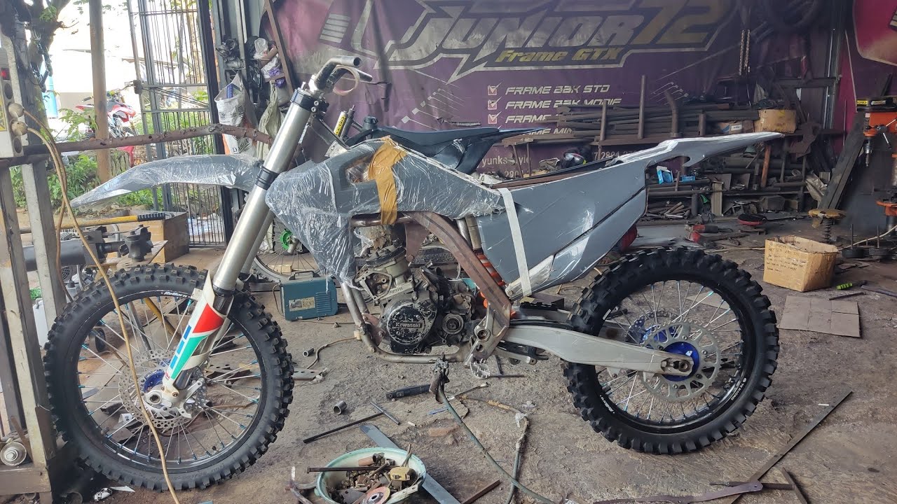 SULAP KAWASAKI NINJA JADI HUSQVARNA !! AUTO GANTENG MAKSIMAL!!