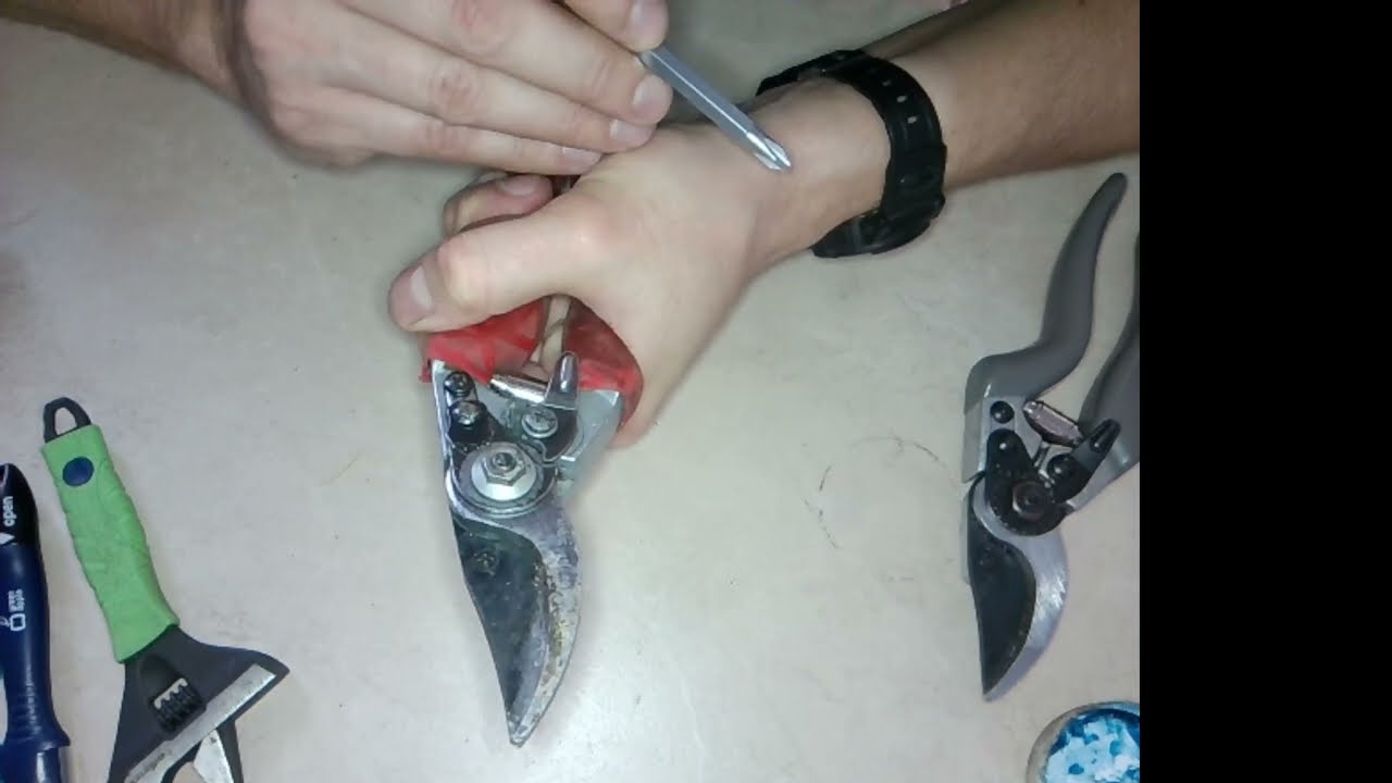 как легко и быстро отрегулировать  ручной секатор,  плохо режет секатор - настройка секатора