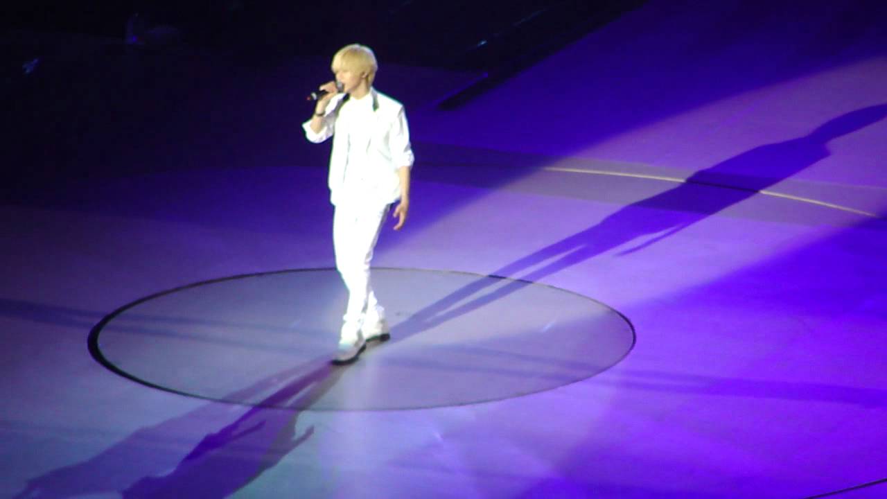 110910 SHINee World Concert SG - Life (20/29)