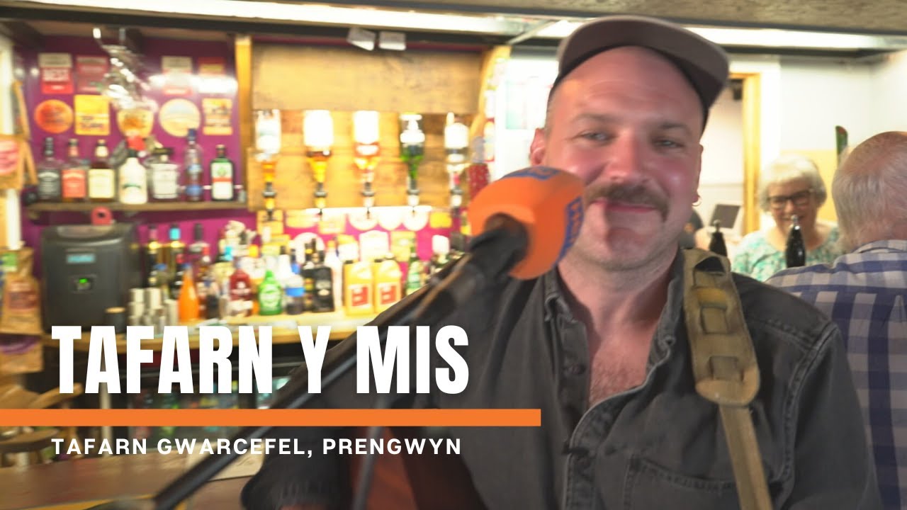 Tafarn y Mis: Gwarcefel Arms | Welsh Whisperer