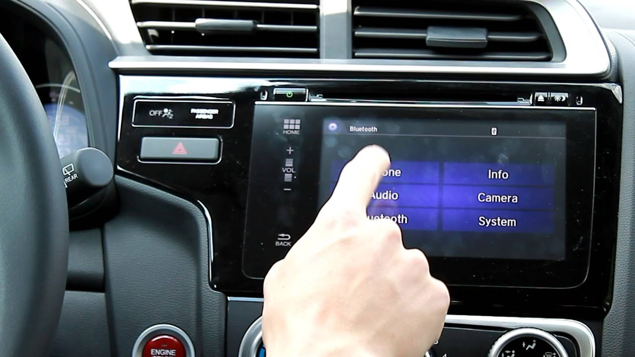 How to change the wallpaper on Honda's 7-inch display