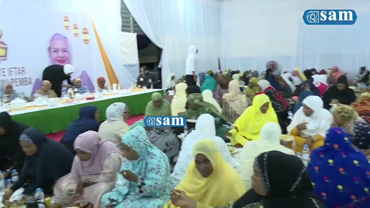RAIS MWINYI AJUMUIKA FUTARI NA WANANCHI WA MKOA WA KASKAZINI PEMBA