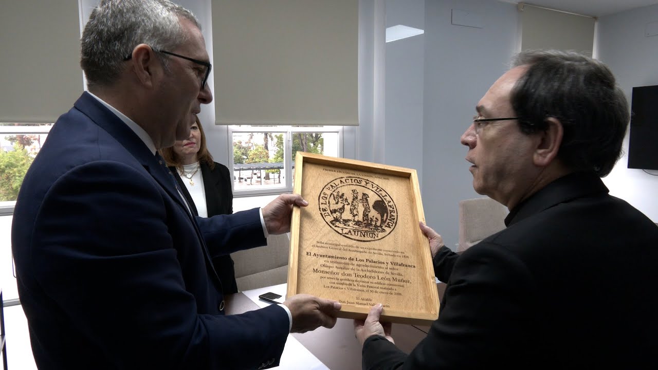 Visita institucional del obispo auxiliar de Sevilla al Ayuntamiento de Los Palacios