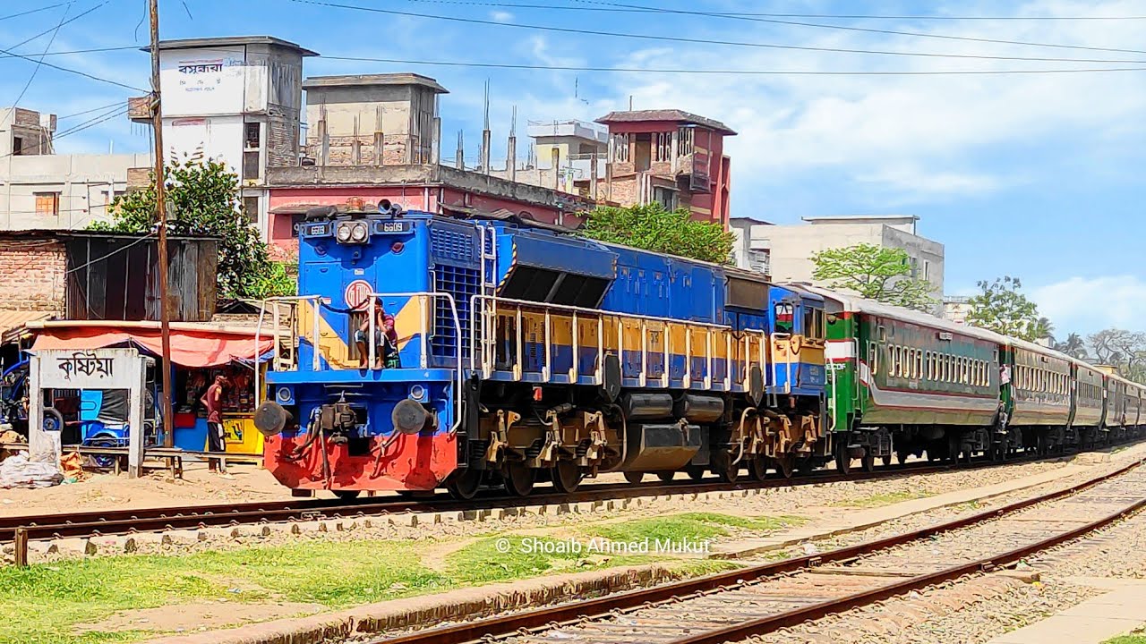 পদ্মা সেতু পাড়ি দিতে কুষ্টিয়া ছেড়ে যায় বেনাপোল এক্সপ্রেস Benapole Express EMD left Kushtia Court 