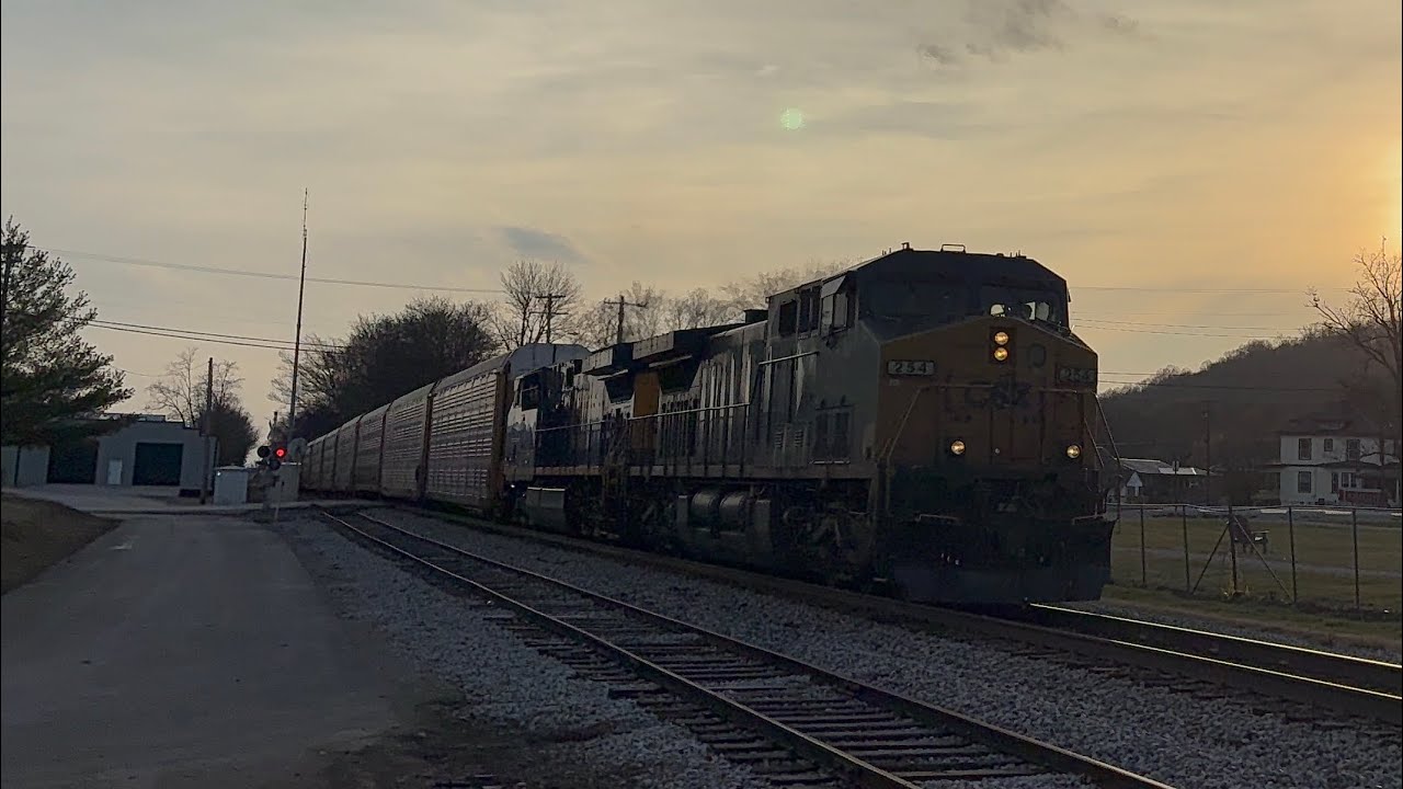 CSX 254 with a hybrid K5LA leads M204 at Horse Cave