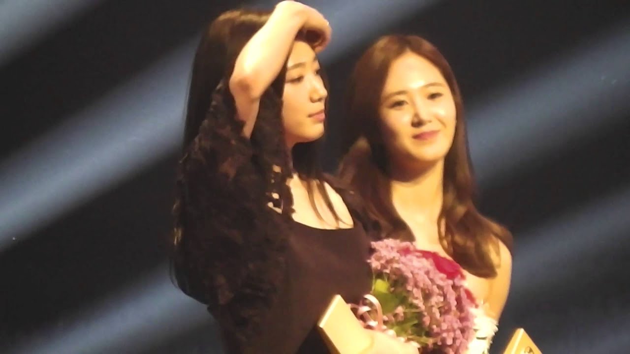 140527 Park Shin-hye パク・シネ & SNSD Yuri ユリ pt1 @ Baeksang Art Awards