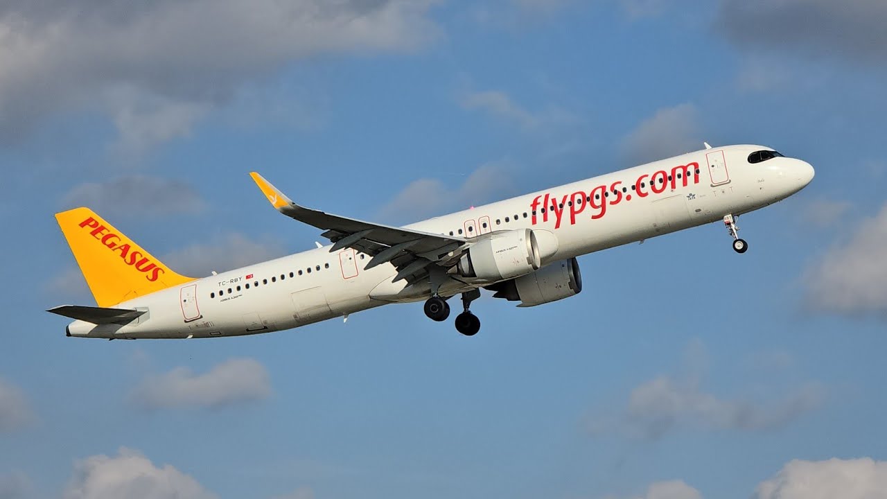 Planespotting in Bratislava 30.10.2024 (ft. 1st NEOS 787-9 arr/dep)