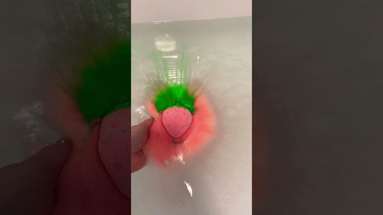 I ❤️ Revolution | Stunning Strawberry Bath Fizzer 🍓Bath Bomb Underwater!