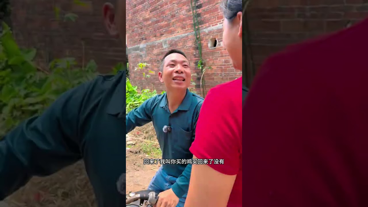 路上遇到听力不好大老哥丢下两只鸡就跑了？？这是什么情况？？