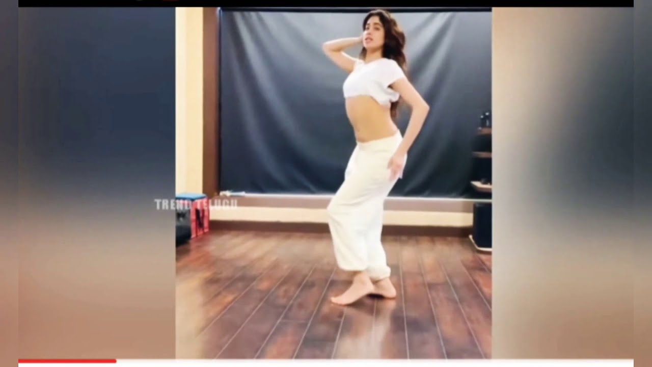Janvi Kapoor's amazing belly dance #janvikapoor #bellydance #bellydancepractice